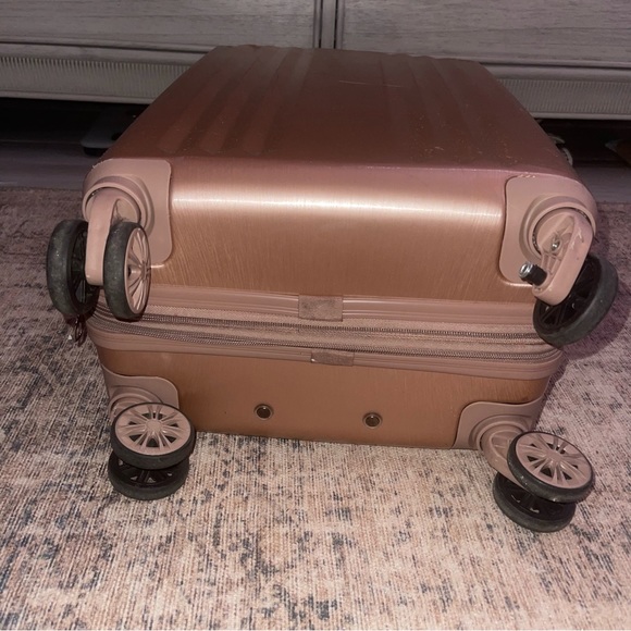 CALPAK Rose Gold Carry On - Picture 9 of 11
